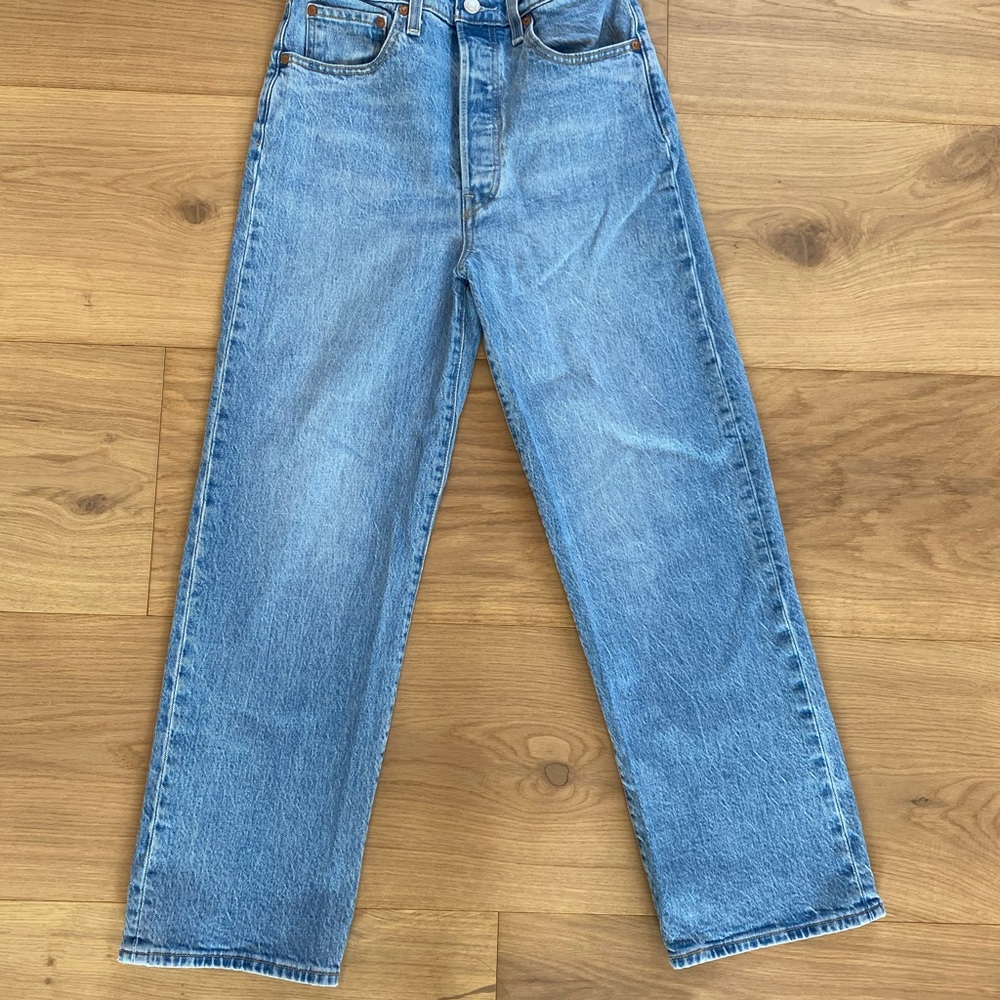 Levi’s ribcage straight jeans size 27